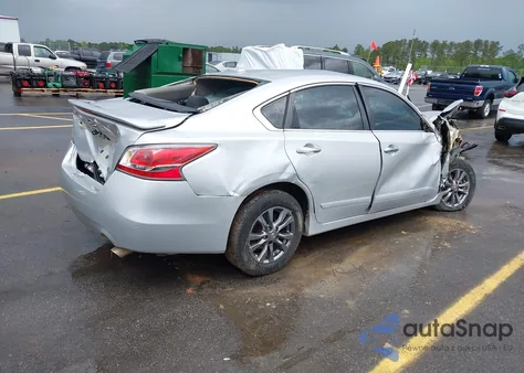 2015 Nissan Altima 2.5 S z USA, uszkodzony, nr VIN 1N4AL3AP4FC491825